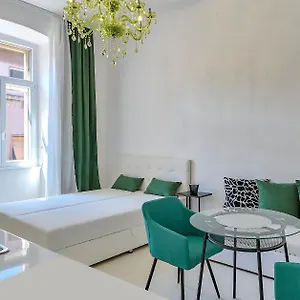 Collins Emerald Center Apartment