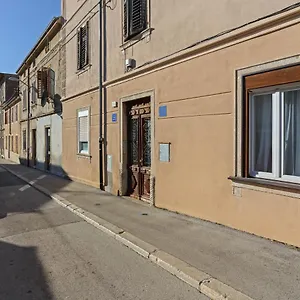 Rich Apartment